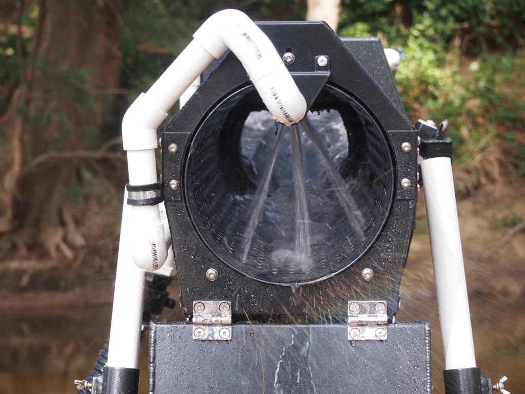 Rear view showing water running through internal spray bar